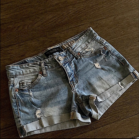 •Aeropostale Shorty Jean Shorts - Picture 4 of 16